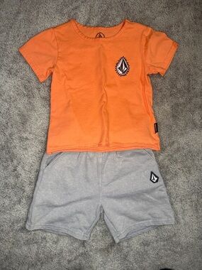 Volcom Orange Logo Tee with Gray Shorts Set